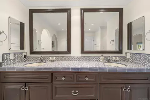 Bath - 1315 Macadamia Dr, Fallbrook, CA 92028 photo 3 of 8