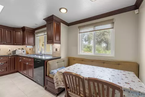 Kitchen - 1315 Macadamia Dr, Fallbrook, CA 92028 photo 2 of 5