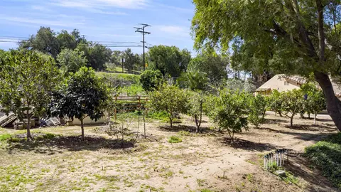 Exterior - 1315 Macadamia Dr, Fallbrook, CA 92028 photo 3 of 14