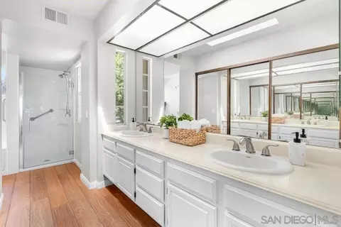 Bath - 598 Rockport Ct, Encinitas, CA 92024 photo 2 of 4