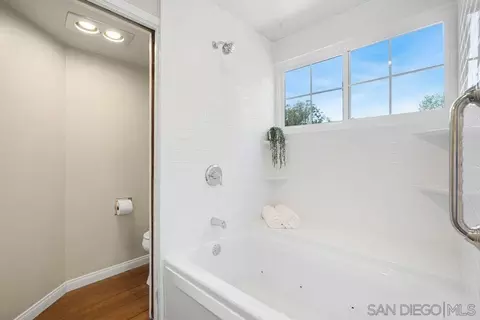 Bath - 598 Rockport Ct, Encinitas, CA 92024 photo 4 of 4