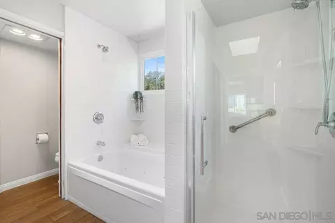 Bath - 598 Rockport Ct, Encinitas, CA 92024 photo 3 of 4