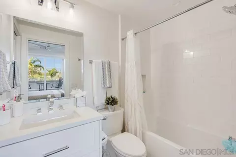 Bath - 478 Orange Ave, Coronado, CA 92118 photo 3 of 3