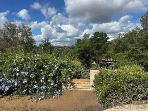 16561 Martincoit Rd, Poway, CA 92064 photo 2