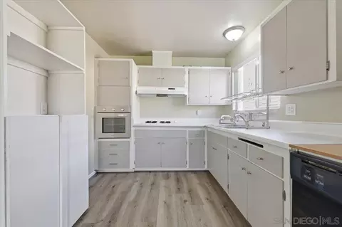 Kitchen - 13147 Shenandoah Dr, Lakeside, CA 92040 photo 2 of 4