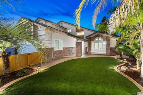 1091 La Tortuga, Vista, CA 92081