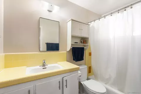 Bath - 4020-22 Front St, San Diego, CA 92103 photo 3 of 3