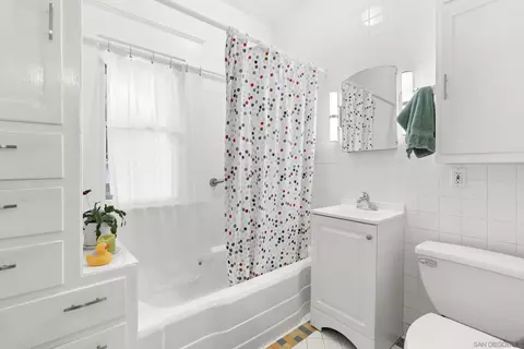 Bath - 4020-22 Front St, San Diego, CA 92103 photo 2 of 3