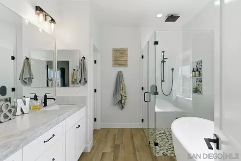 Bath - 428 Washington St, Ramona, CA 92065 photo 2 of 6