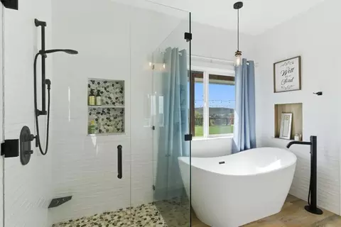 Bath - 428 Washington St, Ramona, CA 92065 photo 3 of 6