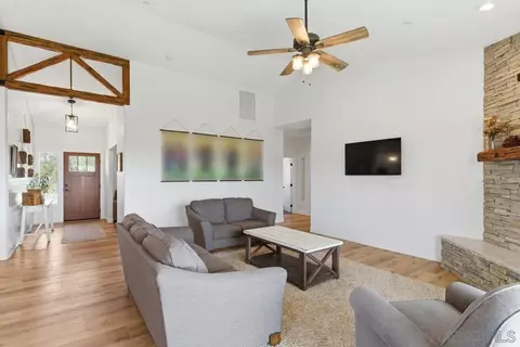 Living - 428 Washington St, Ramona, CA 92065 photo 2 of 4