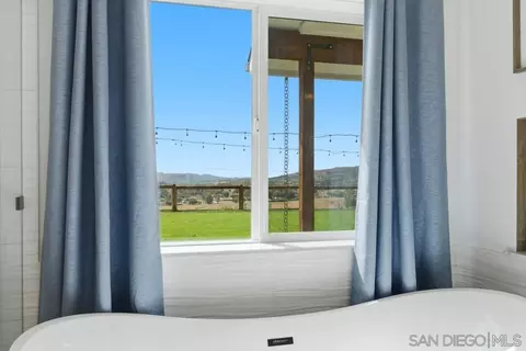 Bath - 428 Washington St, Ramona, CA 92065 photo 4 of 6