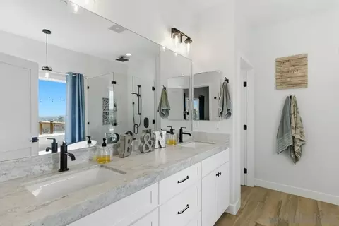 Bath - 428 Washington St, Ramona, CA 92065 photo 1 of 6