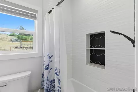 Bath - 428 Washington St, Ramona, CA 92065 photo 6 of 6