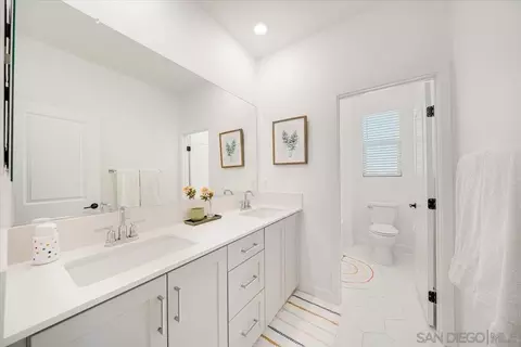 Bath - 691 Westbrook Loop, San Marcos, CA 92078 photo 9 of 10