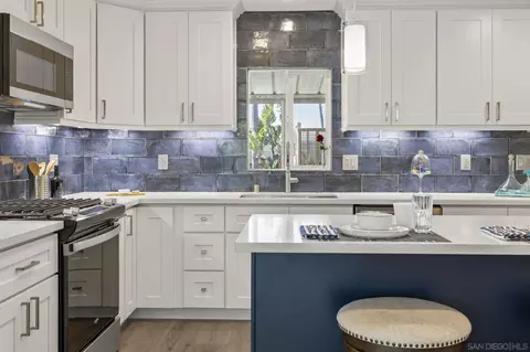 7102 San Bartolo St #11, Carlsbad, CA 92011