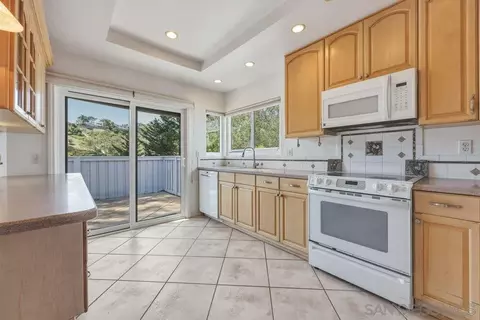 Kitchen - 8048 Caminito Gianna, La Jolla, CA 92037 photo 1 of 2