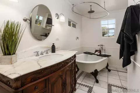 Bath - 2707 Sweetwater, Spring Valley, CA 91977 photo 2 of 3