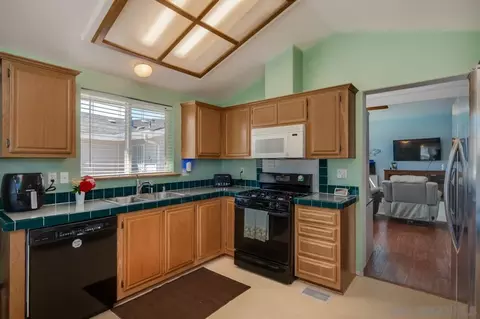 Kitchen - 15935 Spring Oaks Rd #124, El Cajon, CA 92021 photo 1 of 3