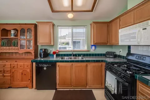 Kitchen - 15935 Spring Oaks Rd #124, El Cajon, CA 92021 photo 2 of 3