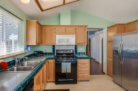 Kitchen - 15935 Spring Oaks Rd #124, El Cajon, CA 92021 photo 3 of 3