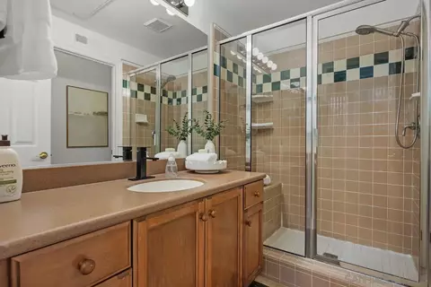 Bath - 11766 Treadwell Dr, Poway, CA 92064 photo 2 of 7
