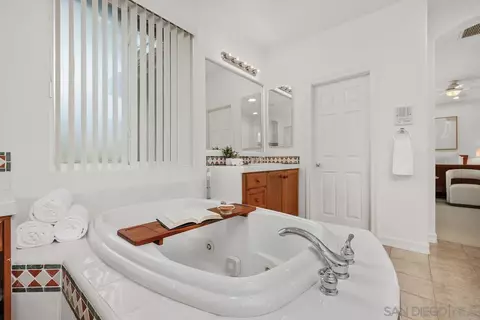 Bath - 11766 Treadwell Dr, Poway, CA 92064 photo 4 of 7