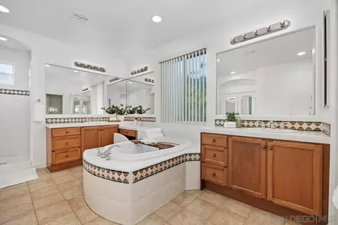 Bath - 11766 Treadwell Dr, Poway, CA 92064 photo 3 of 7