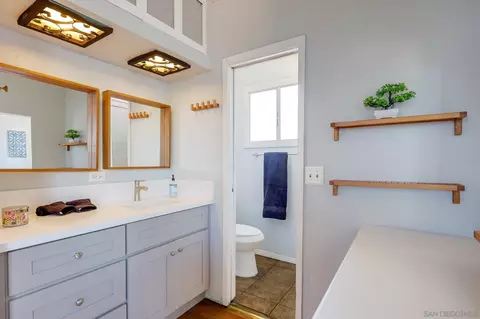 Bath - 132 Croydon Ln, El Cajon, CA 92020 photo 2 of 4