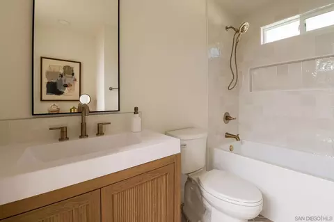 Bath - 1551 Burgundy Rd, Encinitas, CA 92024 photo 3 of 6