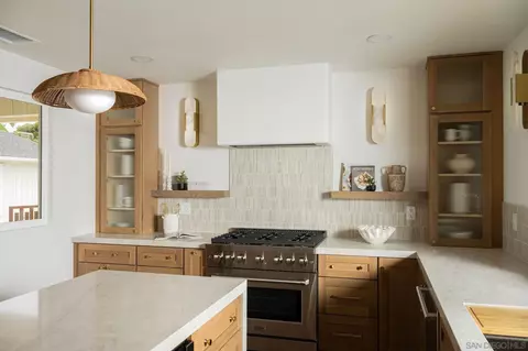 Kitchen - 1551 Burgundy Rd, Encinitas, CA 92024 photo 3 of 5