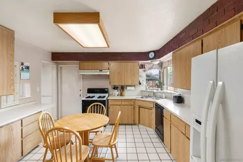 Kitchen - 9361 Hollyhock Rd, Spring Valley, CA 91977 photo 4 of 4