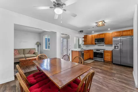 9401 Carlton Oaks Dr #E, Santee, CA 92071