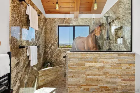 Bath - 974 Via Hillview, Fallbrook, CA 92028 photo 2 of 4