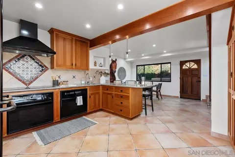 Kitchen - 974 Via Hillview, Fallbrook, CA 92028 photo 3 of 4