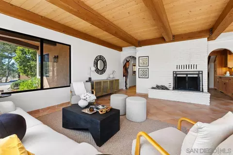 Living - 974 Via Hillview, Fallbrook, CA 92028 photo 1 of 2