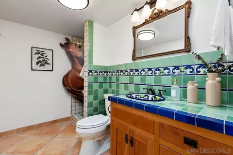Bath - 974 Via Hillview, Fallbrook, CA 92028 photo 3 of 4
