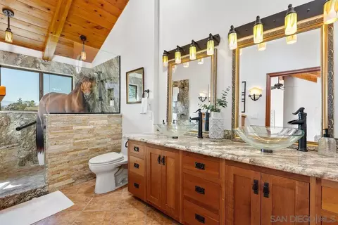 Bath - 974 Via Hillview, Fallbrook, CA 92028 photo 1 of 4