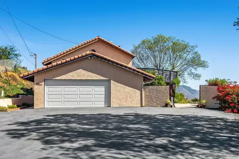 Exterior - 974 Via Hillview, Fallbrook, CA 92028 photo 7 of 8