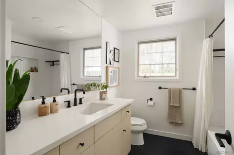 Bath - 1450 Highland Dr, Solana Beach, CA 92075 photo 3 of 3