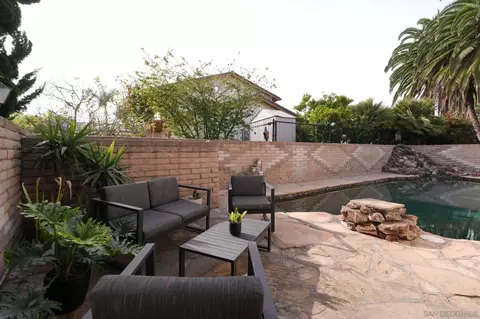 Exterior - 1450 Highland Dr, Solana Beach, CA 92075 photo 3 of 15