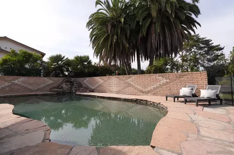 Exterior - 1450 Highland Dr, Solana Beach, CA 92075 photo 9 of 15