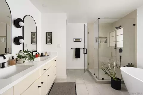 Bath - 1450 Highland Dr, Solana Beach, CA 92075 photo 1 of 3