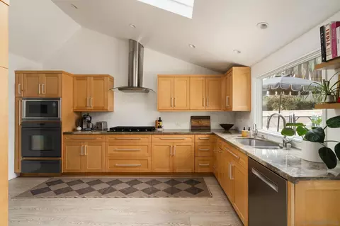 Kitchen - 1450 Highland Dr, Solana Beach, CA 92075 photo 1 of 4
