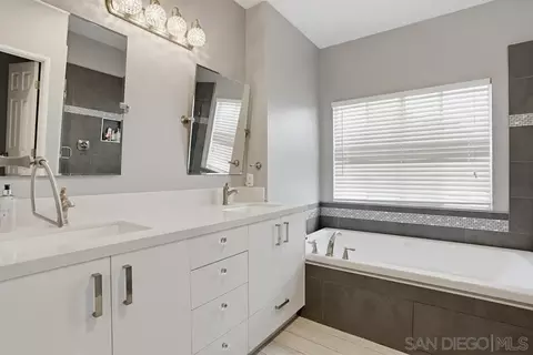 Bath - 1171 Prussian Way, Oceanside, CA 92057 photo 3 of 5