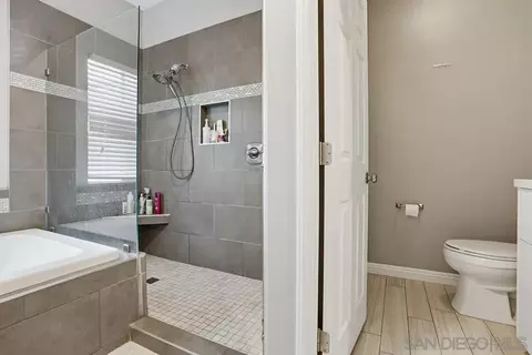 Bath - 1171 Prussian Way, Oceanside, CA 92057 photo 4 of 5