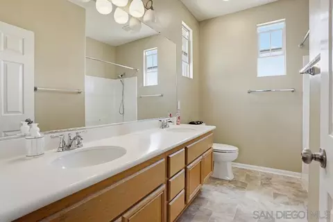 Bath - 1171 Prussian Way, Oceanside, CA 92057 photo 5 of 5
