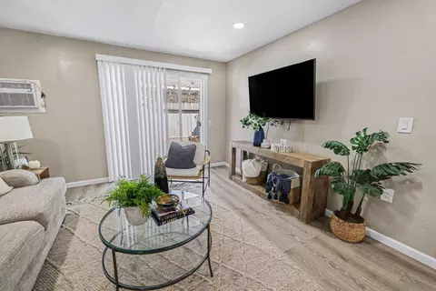 Living - 818 E Washington #C, Escondido, CA 92025 photo 2 of 4