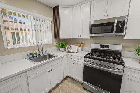 Kitchen - 818 E Washington #C, Escondido, CA 92025 photo 3 of 3