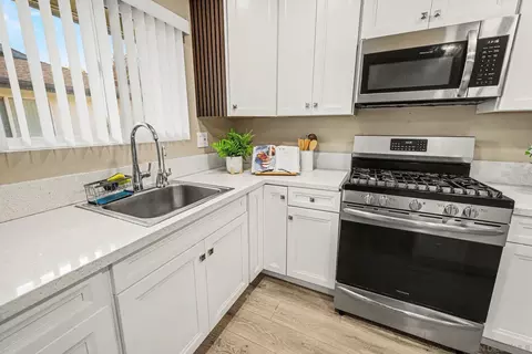 Kitchen - 818 E Washington #C, Escondido, CA 92025 photo 2 of 3